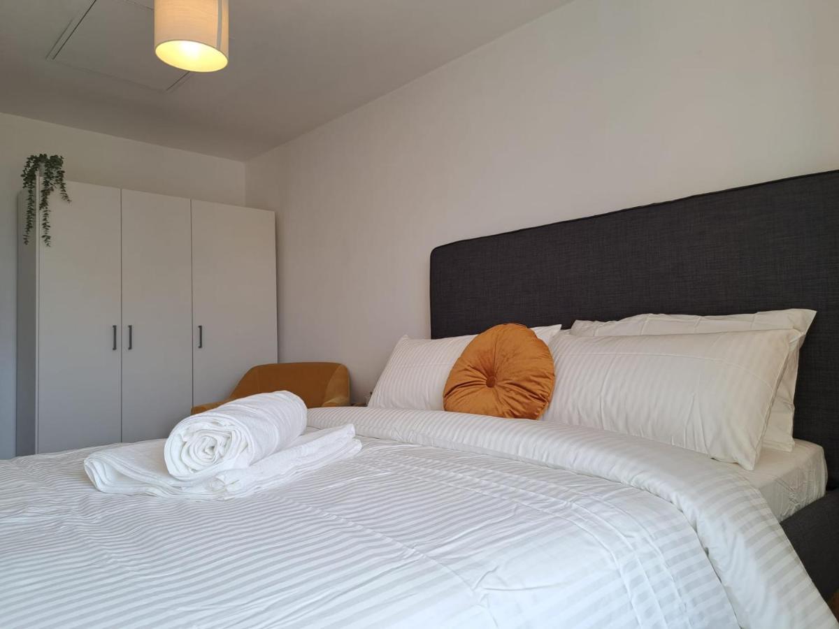 Luxury Rooms In Furnished Guests-Only House Free Wifi West Thurrock Grays ภายนอก รูปภาพ