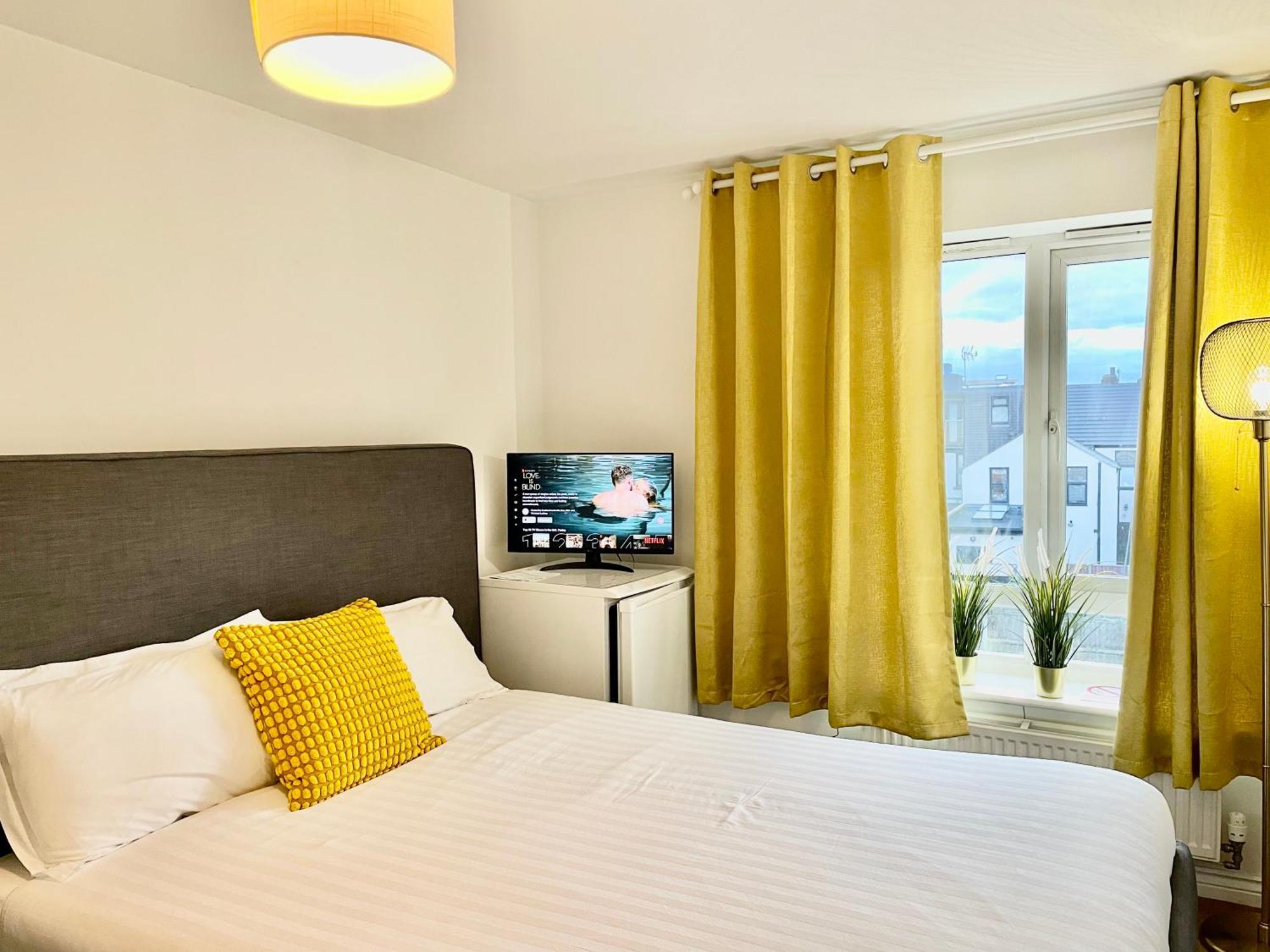 Luxury Rooms In Furnished Guests-Only House Free Wifi West Thurrock Grays ภายนอก รูปภาพ